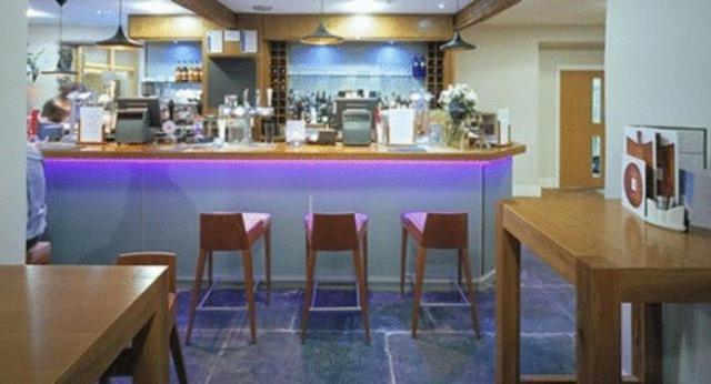 Cross Foxes - Bar Grill Rooms Dolgellau Eksteriør bilde