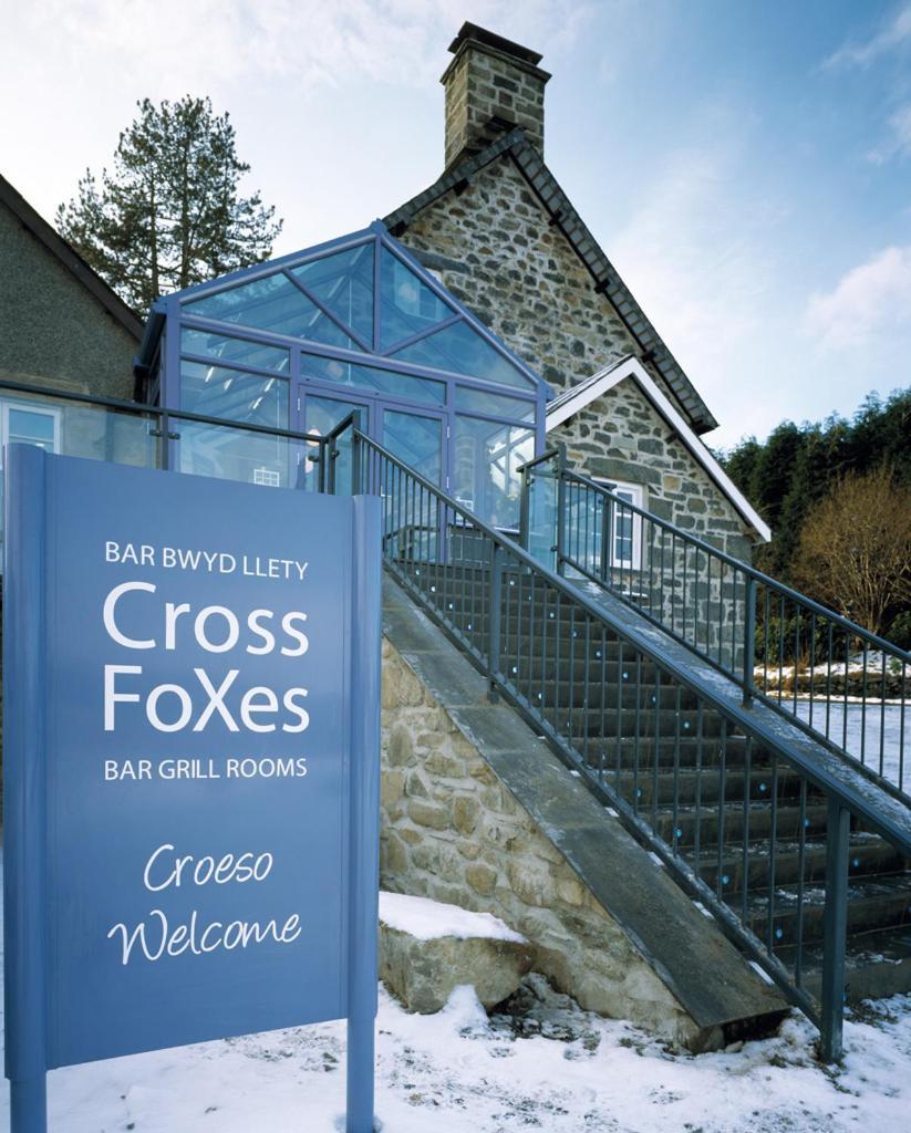 Cross Foxes - Bar Grill Rooms Dolgellau Eksteriør bilde