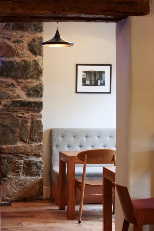 Cross Foxes - Bar Grill Rooms Dolgellau Eksteriør bilde