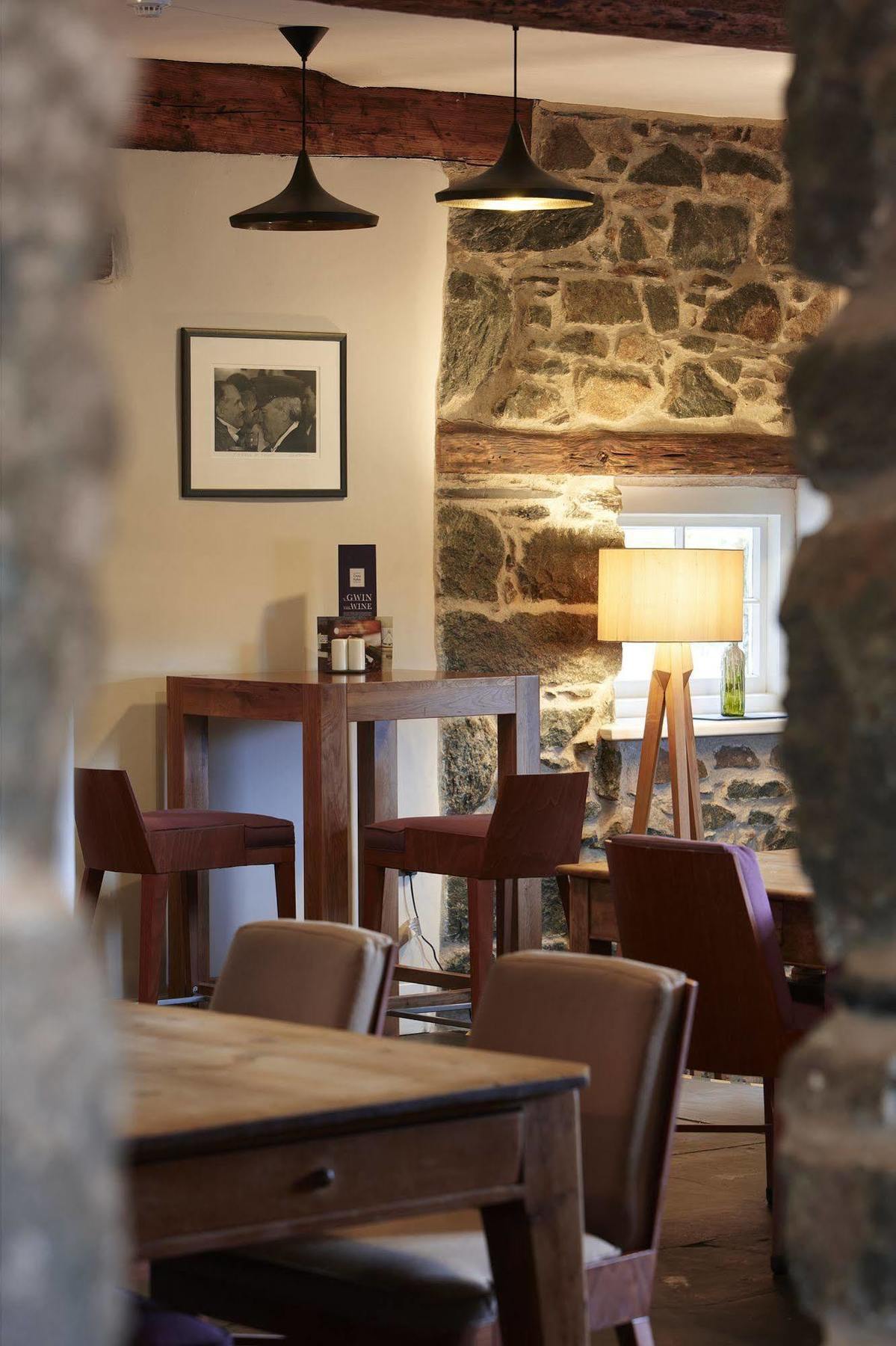 Cross Foxes - Bar Grill Rooms Dolgellau Eksteriør bilde