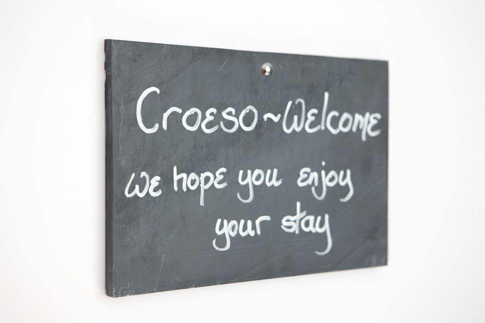 Cross Foxes - Bar Grill Rooms Dolgellau Eksteriør bilde
